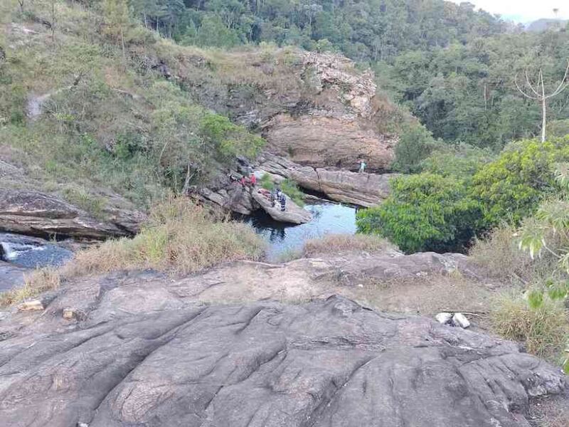 Casal morre após jogar em cachoeira em Minas Gerais