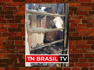 Casa é destruída após moradora sair e deixar panela no fogão