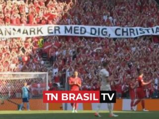 Eurocopa - Jogadores de Dinamarca e Bélgica param e aplaudem Eriksen