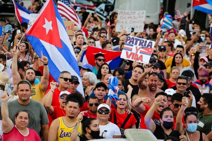 Presidente de Cuba culpa embargo americano por protestos