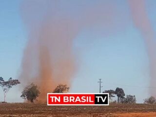 Fenômeno Natural: Redemoinho de poeira é registrado no Paraná