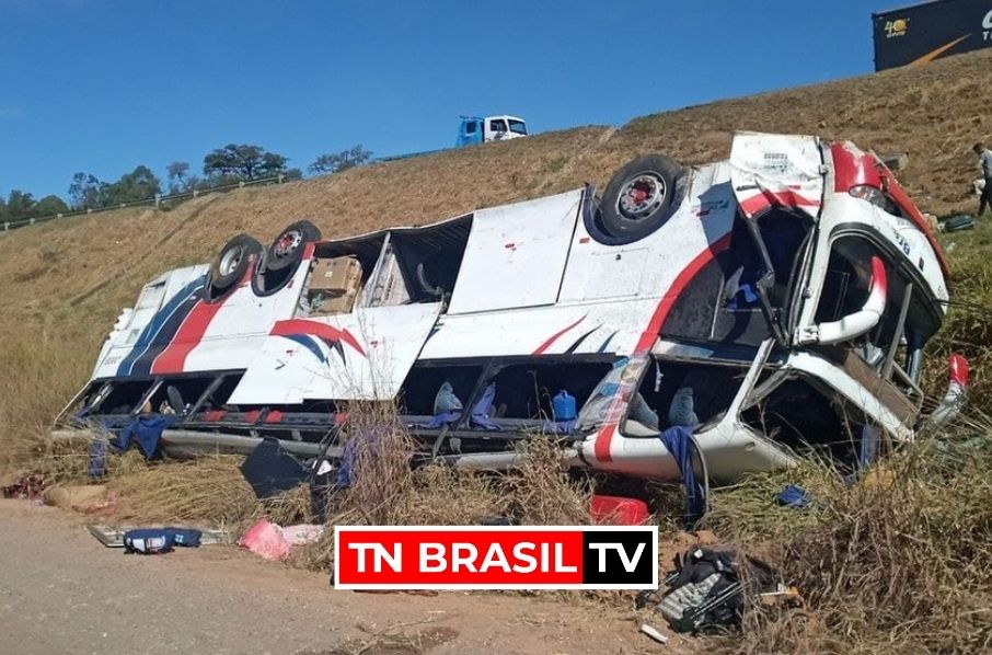 Ônibus cai em ribanceira e deixa pelo menos 3 mortos em Rio Claro