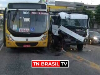 Acidente: Ônibus e caminhão colidem na avenida Mário Covas, em Ananindeua