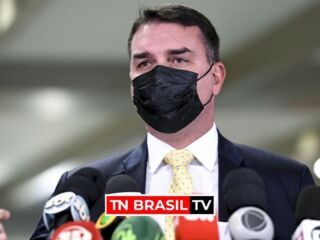 Presidente Jair Bolsonaro está bem, afirma o filho Flávio Bolsonaro