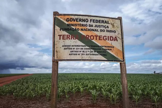 Bolsonaro defende entrega de terras indígenas ao agronegócio