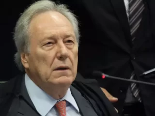 Ministro Ricardo Lewandowski, autorizou a retomada de vacinações em adolescentes.