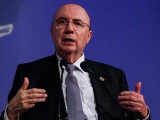 "Os resultados da atual política econômica são negativos" afirma Meirelles.