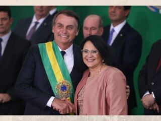 Damares Alves defende Bolsonaro e diz - 'Prioridade é vacina ou absorvente?'