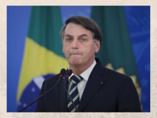 "Eu não posso fazer o que eu quero com a minha caneta", disse Bolsonaro sobre o veto a gratuidade de absorventes.