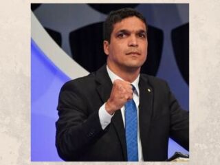 Cabo Daciolo se filia ao partido Brasil 35 e lança sua pré-candidatura à Presidência da República.