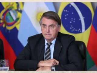 Bolsonaro confirma o valor de R$ 400 para o Auxílio Brasil e diz - "Ninguém vai furar o teto [de gastos]".