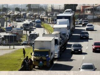 Caminhoneiros irão paralisar as atividades a partir da meia noite desta quinta-feira.