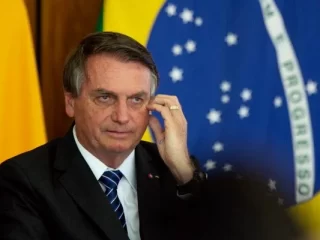 Bolsonaro e alvo de protesto em Anguillara Veneta, na Itália.