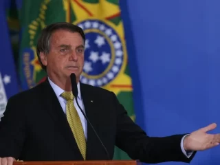 Presidente Bolsonaro mente no evento, em Dubai.