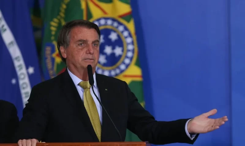 Presidente Bolsonaro mente no evento, em Dubai.