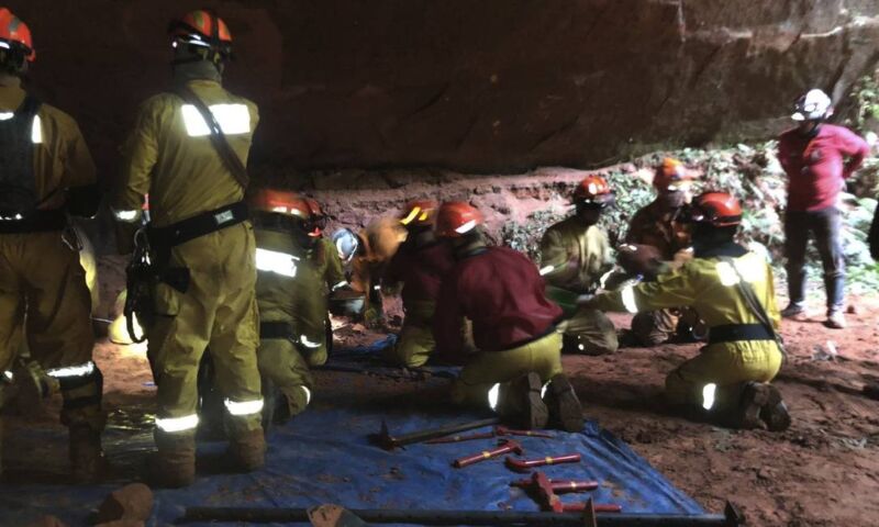 Nove bombeiros morrem soterrados em Altinópolis, SP