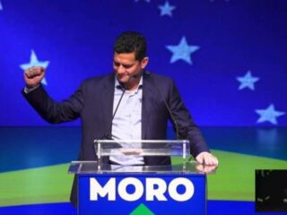 "Chega de corrupção!", diz Moro em seu discurso de filiação ao Podemos.