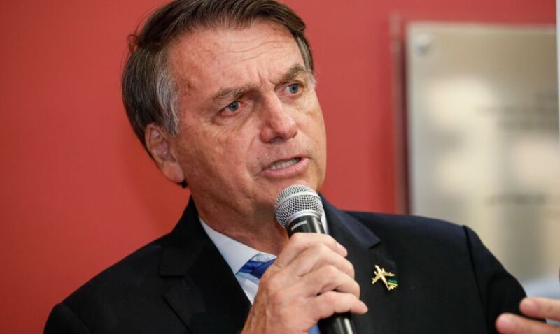 Bolsonaro afirma que "Prefere estar no Centrão do que no esquerdão"