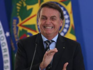 Mulher xinga presidente Bolsonaro e é detida pela PRF no Rio de Janeiro