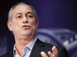 Ciro Gomes suspende sua pré-candidatura a presidência.