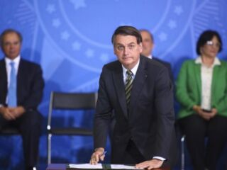 Filiação de Jair Bolsonaro ao PL é adiada “ainda há muito o que conversar”