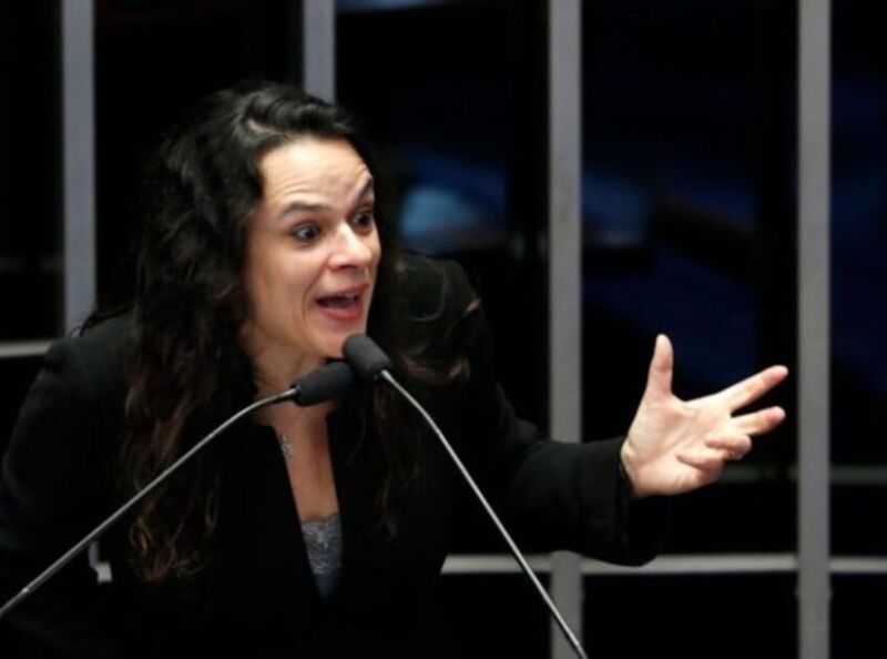 Janaina disse que Bolsonaro "parece um presidente filiado ao Psol”