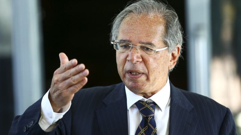 Paulo Guedes diz que inflação deverá recuar no ano que vem.