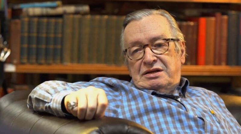 Olavo de Carvalho diz que “briga já está perdida” para Bolsonaro.