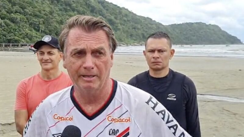 "É inacreditável o que a Anvisa fez", diz Bolsonaro sobre vacinar crianças.