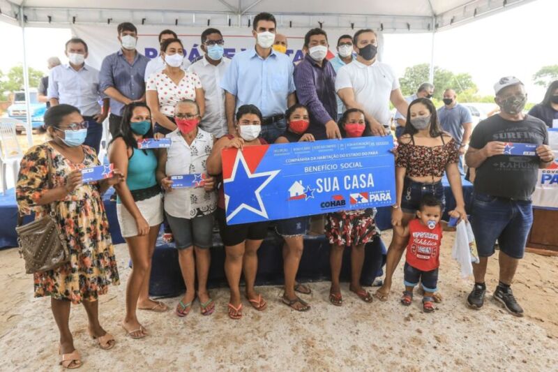 O Governador Helder Barbalho realizou entregas de casas a famílias em Castanhal.