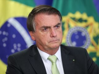 Bolsonaro aposta no medo "Esse é o destino do Brasil (virar Venezuela) se aquela quadrilha (PT) voltar para cá".
