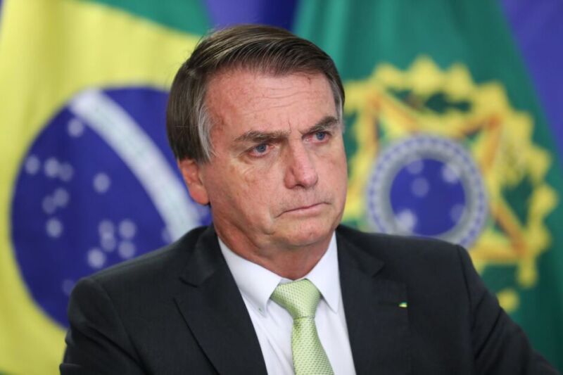 Bolsonaro aposta no medo "Esse é o destino do Brasil (virar Venezuela) se aquela quadrilha (PT) voltar para cá".