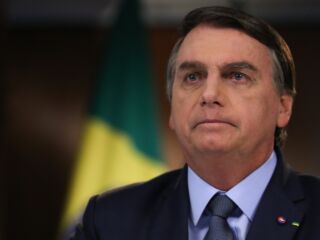 Presidente Jair Bolsonaro afirma que Lula quer "voltar à cena do crime".