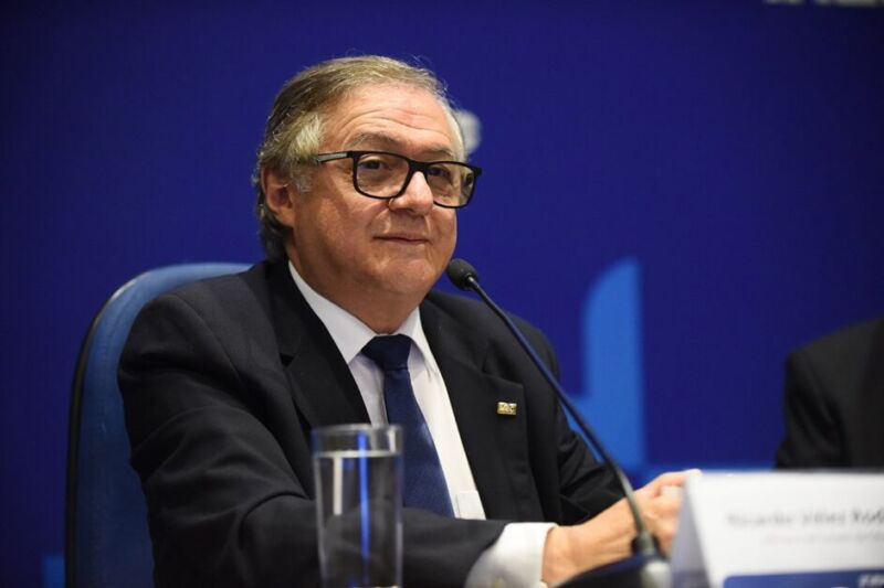 Ricardo Vélez declara apoio a Moro e critica Bolsonaro "perdeu o rumo"