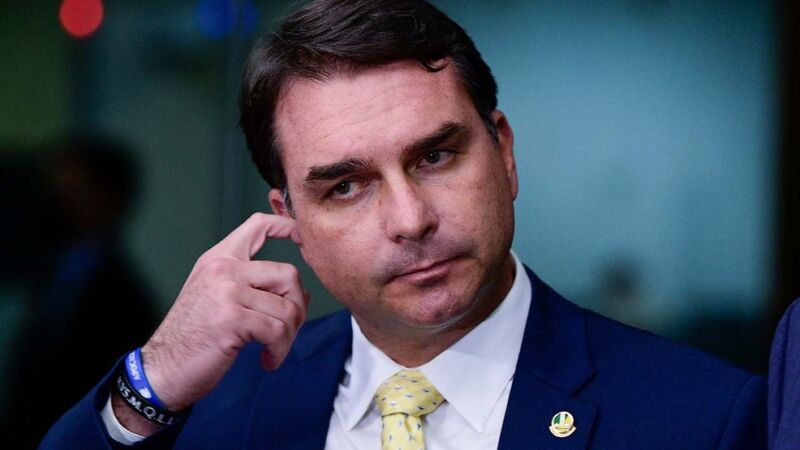 Flávio Bolsonaro sobre Lula: "Lamentável um presidente tão baixo nível"