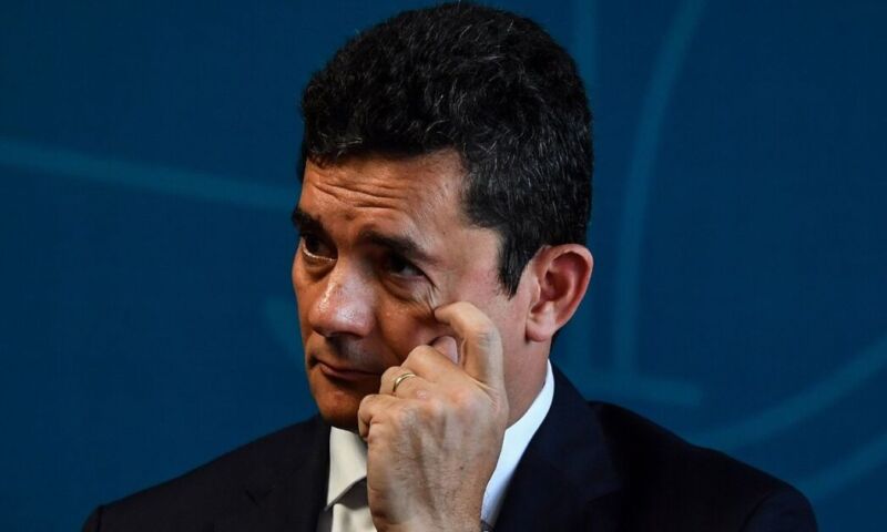 Senadores entram com ação contra procurador que acusa Sérgio Moro de sonegação.