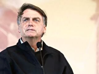 Bolsonaro usar tom gordofóbico para responder influenciador no Twitter.