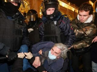 Rússia já prendeu mais de 3 mil russos por manifestação contra a guerra