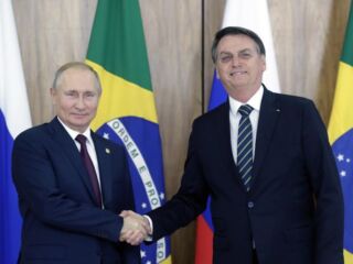 "Putin é uma pessoa que busca a paz" diz Bolsonaro.