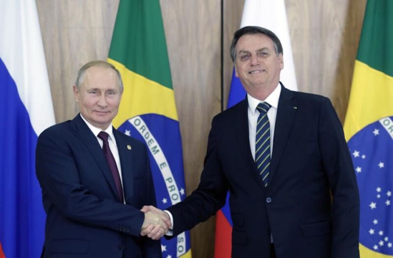 "Putin é uma pessoa que busca a paz" diz Bolsonaro.