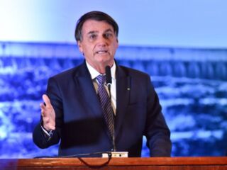 Bolsonaro sanciona lei que impede divulgação de informações de trânsito