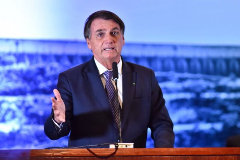 Bolsonaro sanciona lei que impede divulgação de informações de trânsito