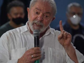 Lula afirma que Bolsonaro é o presidente mais submisso ao Congresso Nacional.