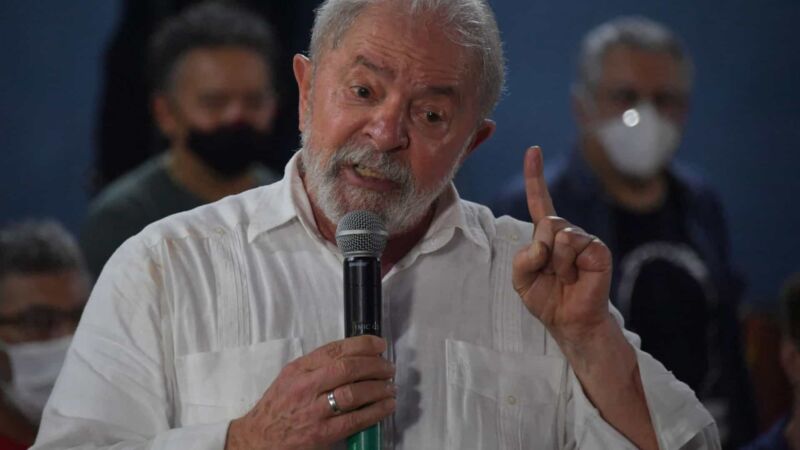 Lula afirma que Bolsonaro é o presidente mais submisso ao Congresso Nacional.