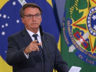 Jair Bolsonaro critica preços da Petrobrás e acena para mudanças