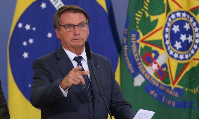 Jair Bolsonaro critica preços da Petrobrás e acena para mudanças