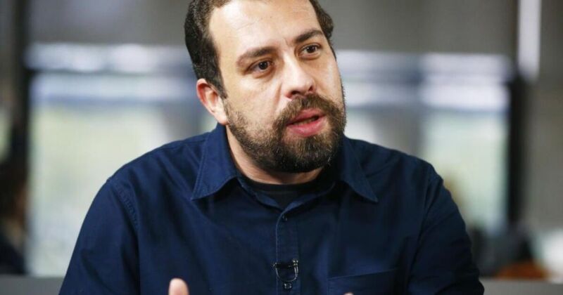 Guilherme Boulos chama Flávio Bolsonaro de "vagabundo da República"