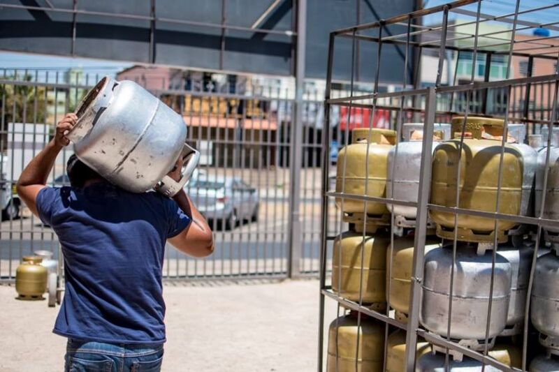 O preço do botijão de gás pode ter novo reajuste atingir o valor de R$ 150 no DF