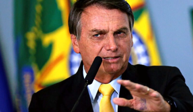 Bolsonaro agradeceu ao Congresso Nacional pela aprovação do PLP 11