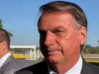 VÍDEO - Bolsonaro se irrita no "cercadinho", "Se não sou eu esse Brasil estava uma desgraça"